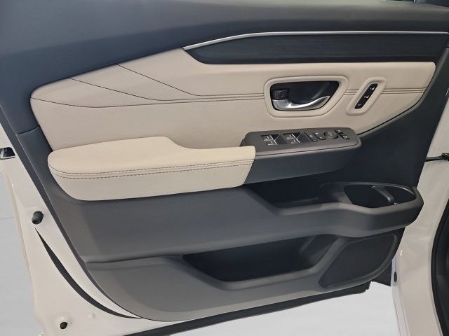 New 2026 Platinum White Pearl Honda Touring image 13