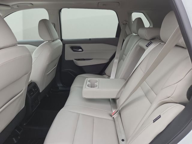 Used 2021 Pearl White Nissan SL image 34