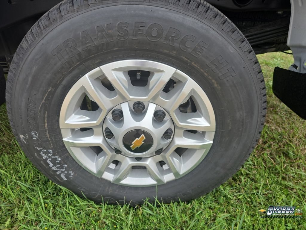 New 2026 Summit White Chevrolet LT image 26
