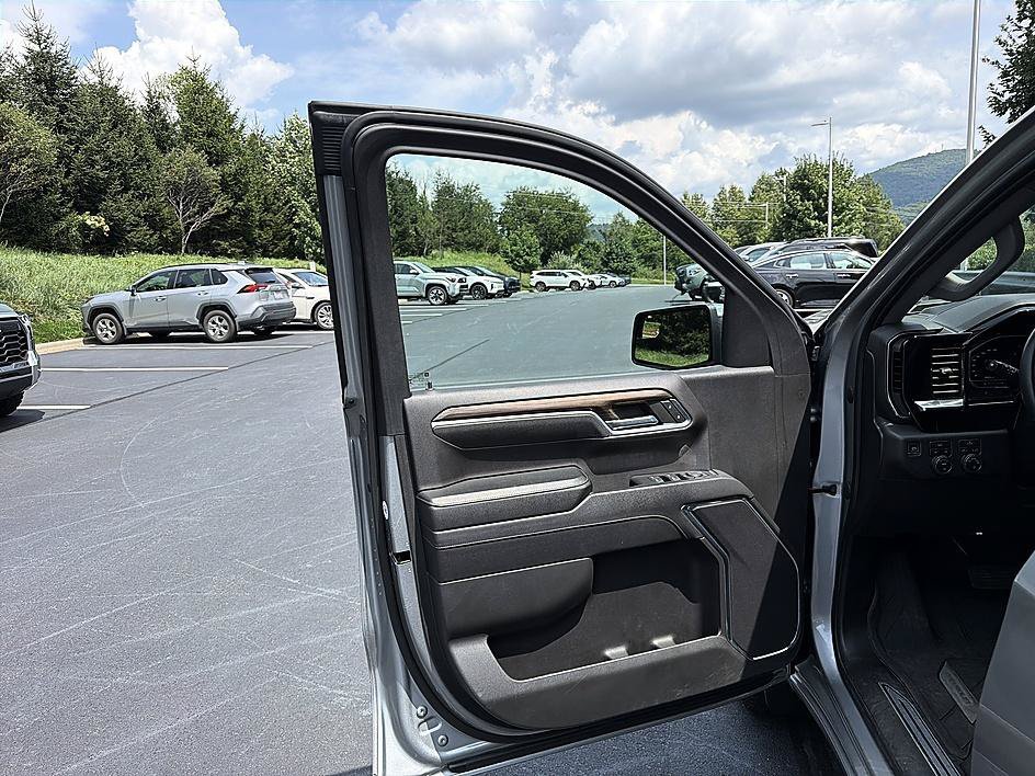 Used 2023 Sterling Gray Metallic Chevrolet LT image 10