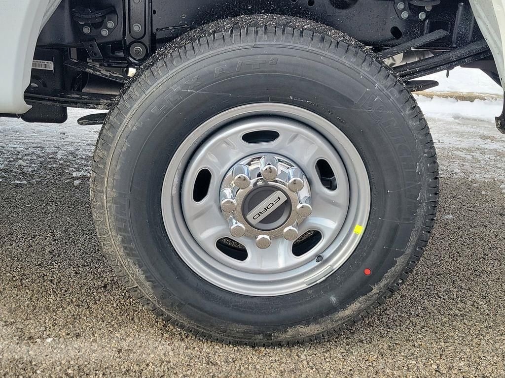 New 2026 Oxford White Ford F-250® XL image 30