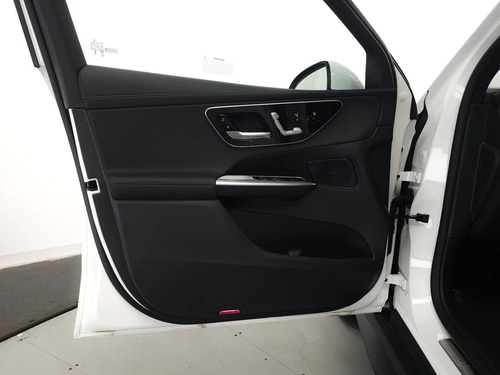 Certified Used 2026 Polar White Mercedes-Benz GLC 300 image 5