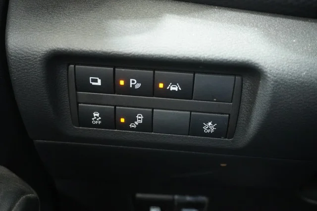Used 2025  Nissan S image 24