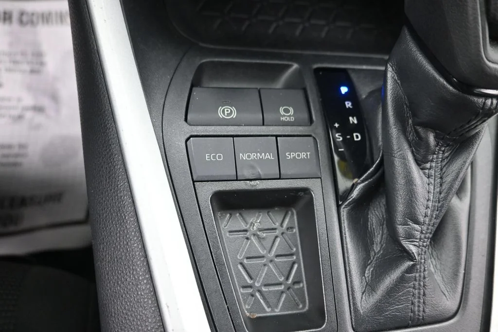 Used 2020 Silver Toyota LE image 19
