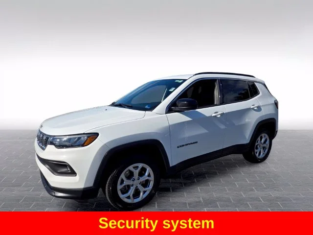 Used 2024 White Jeep Latitude image 4