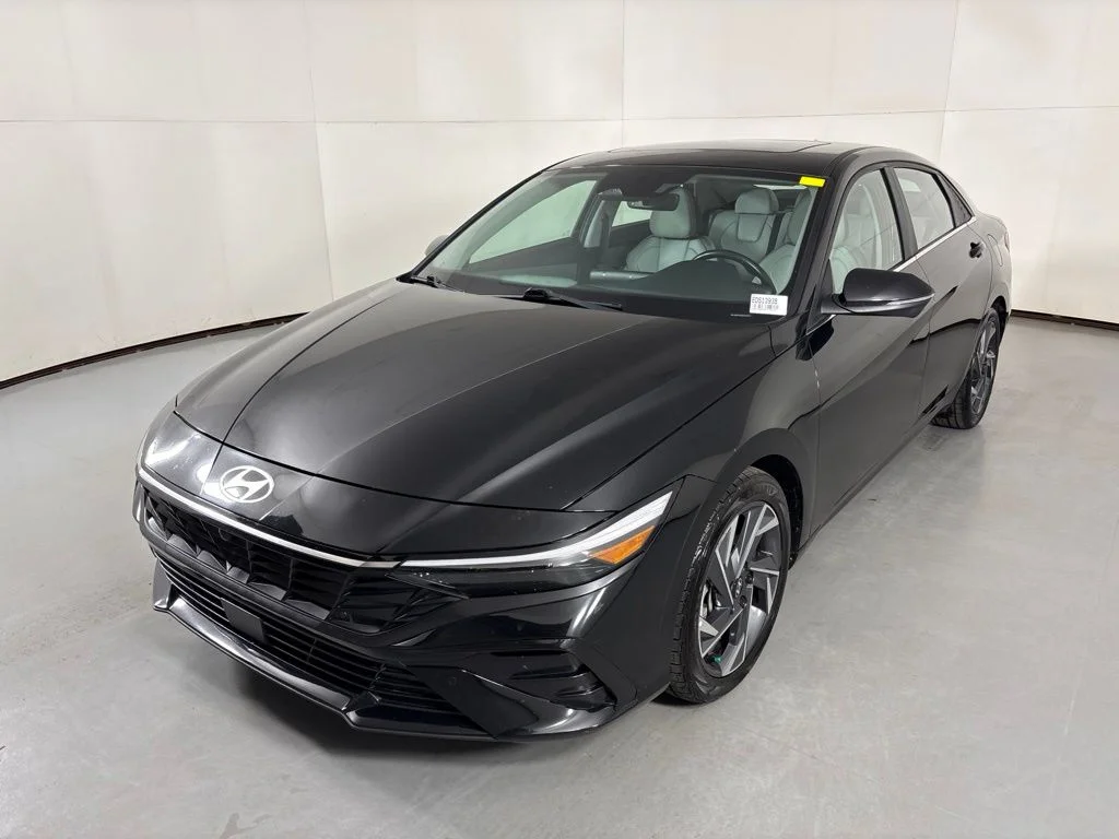 Used 2024 Black Hyundai Limited image 4