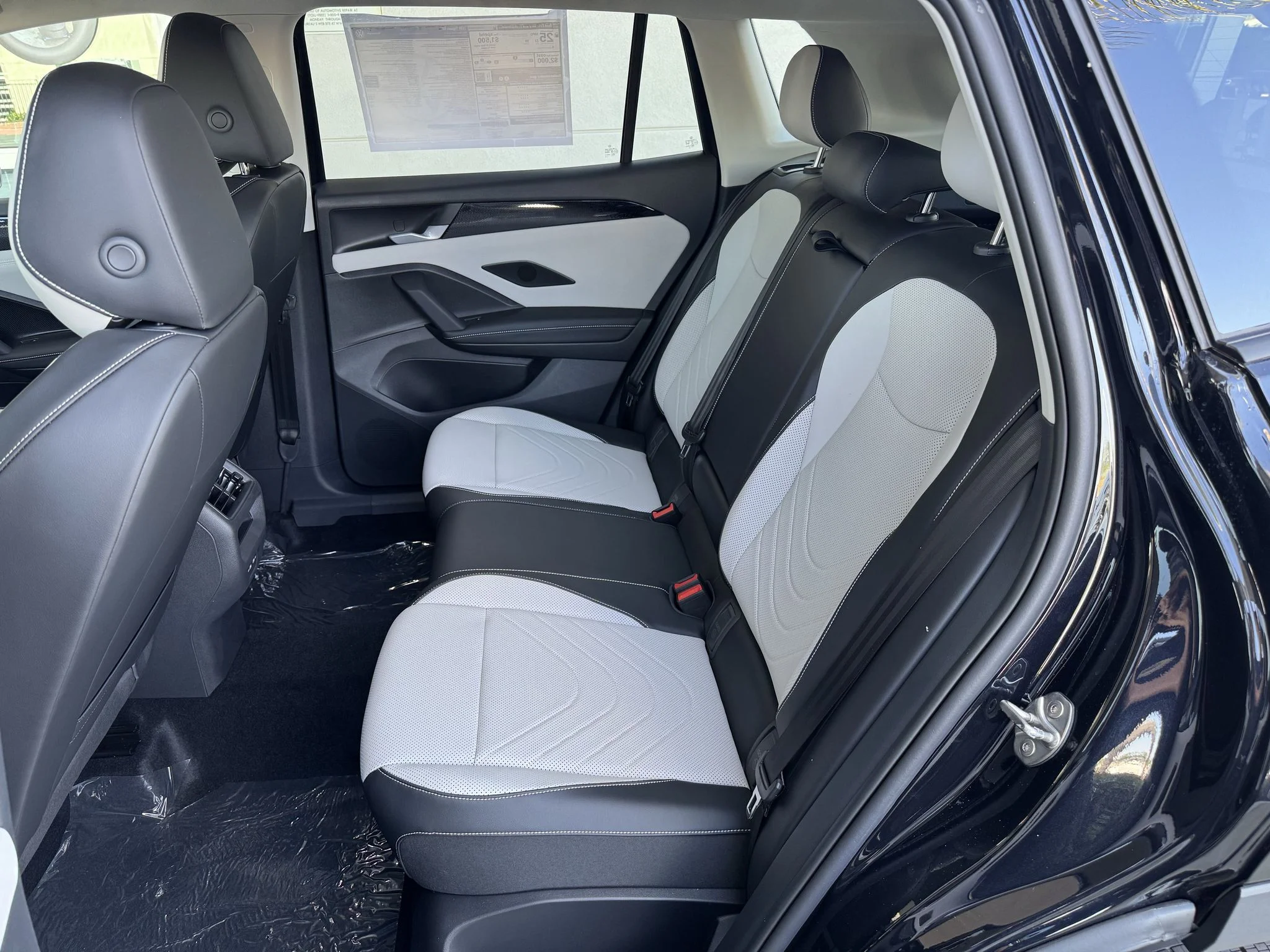 New 2026 Deep Black Pearl Volkswagen SE image 30