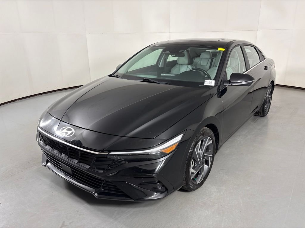 Used 2024 Black Hyundai Limited image 4