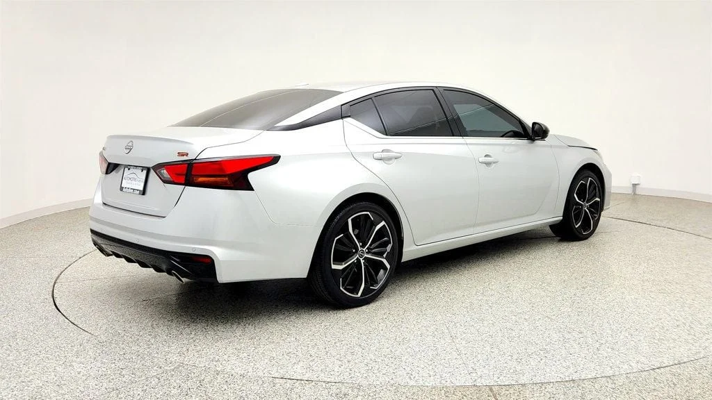 Used 2024 Brilliant Silver Metallic Nissan 2.5 SR Sedan w/ Premium Pkg feat. Moonroof image 5