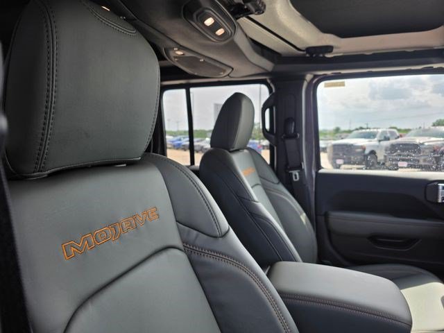 New 2026 Granite Crystal Metallic Clear-Coat Exterior Paint Jeep Mojave X image 17