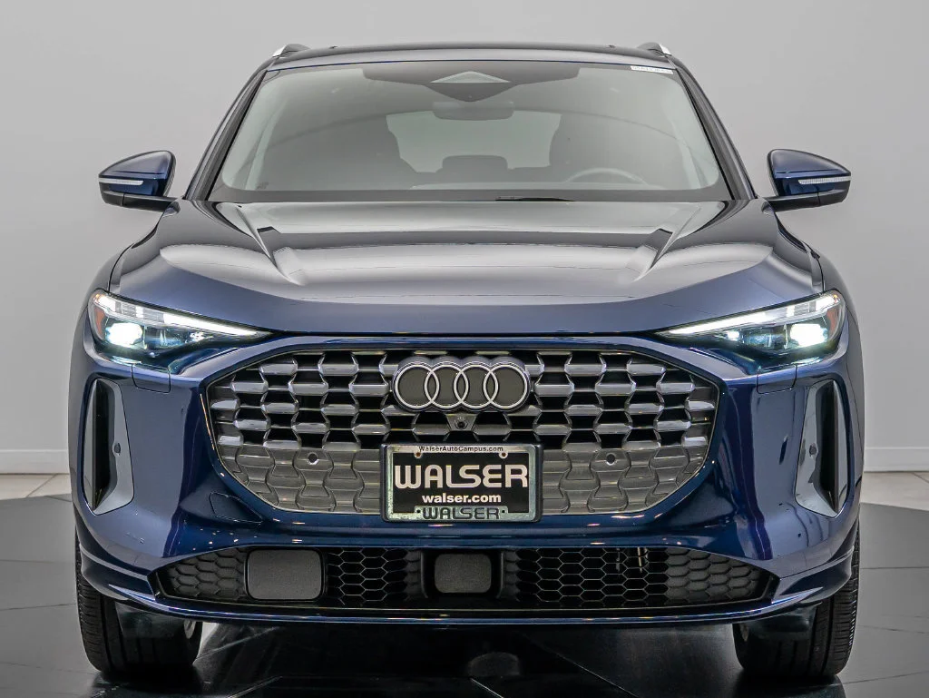 Used 2025 Navarra Blue Metallic Audi 2.0T Premium Plus image 2