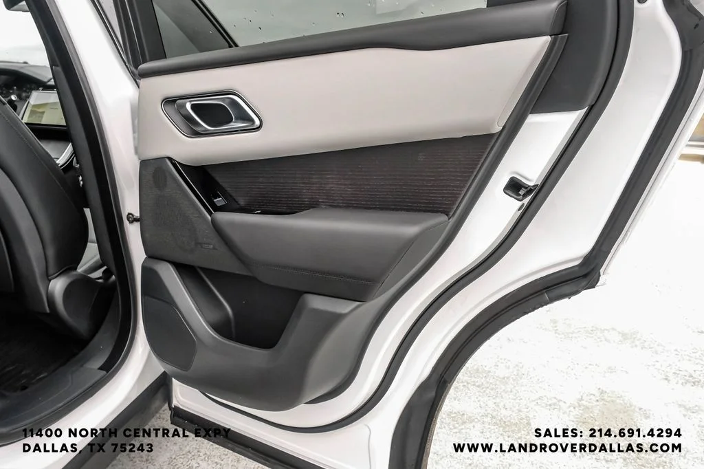 New 2026 Ostuni Pearl Wht Prem Met Land Rover Dynamic SE image 43