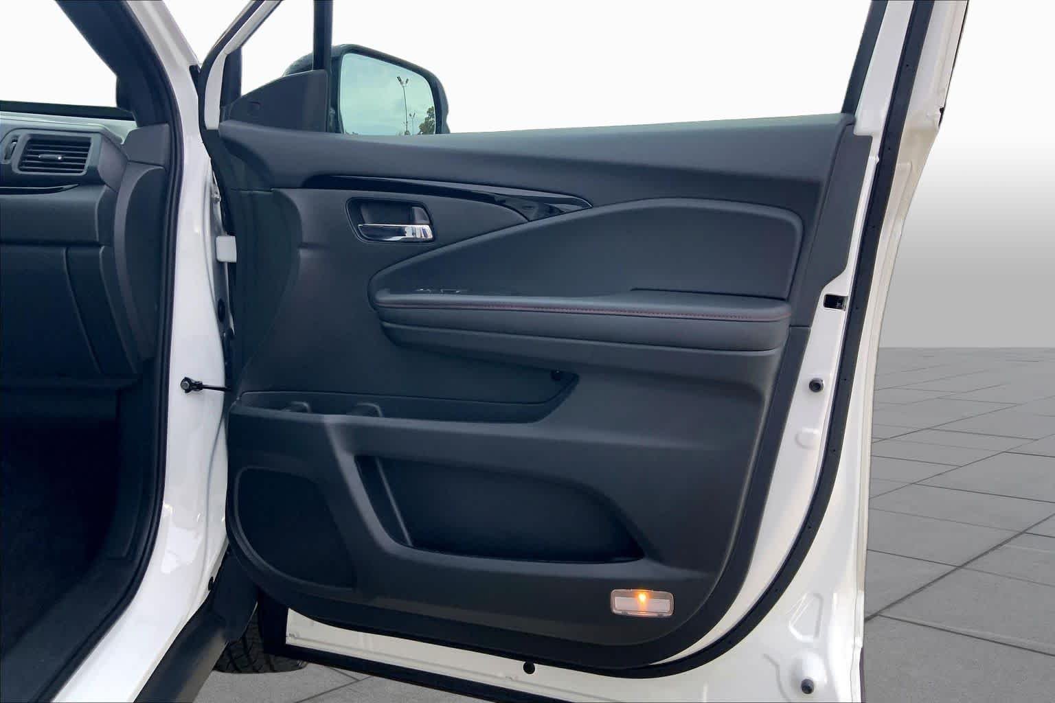 Used 2023 Platinum White Pearl Honda Black Edition image 22