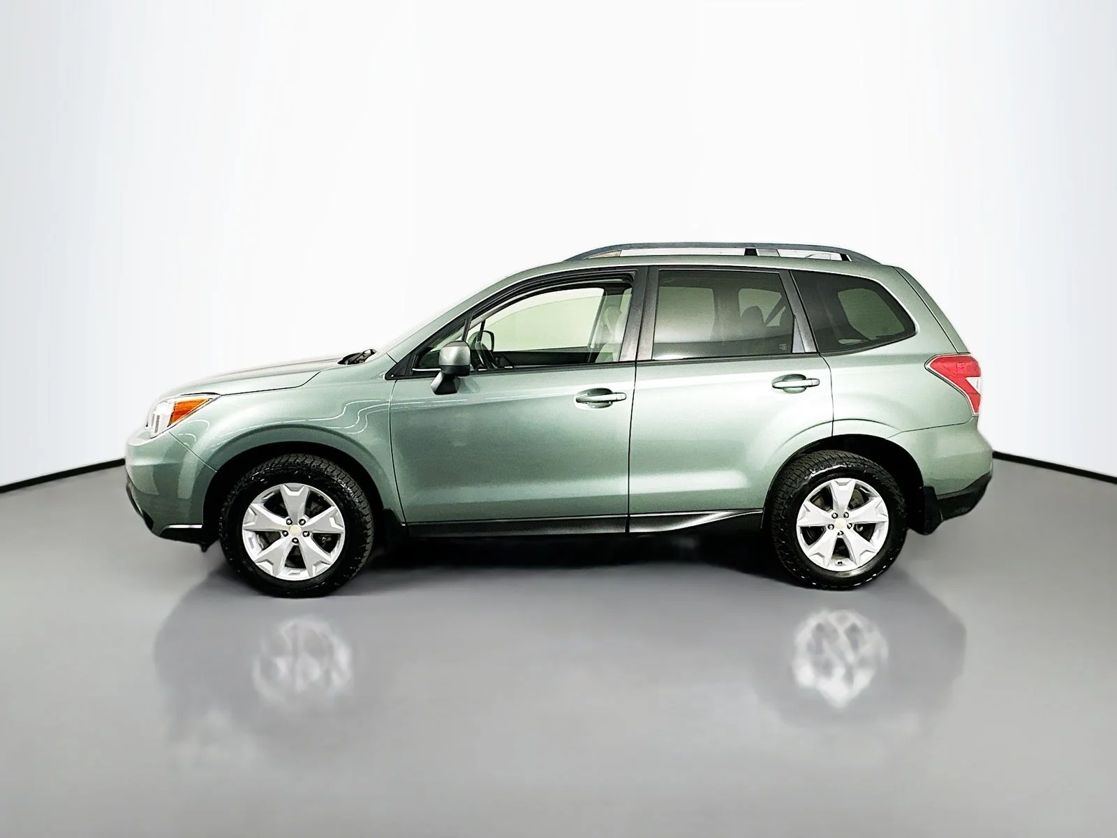 Used 2016 Jasmine Green Metallic Subaru 2.5i Premium image 4