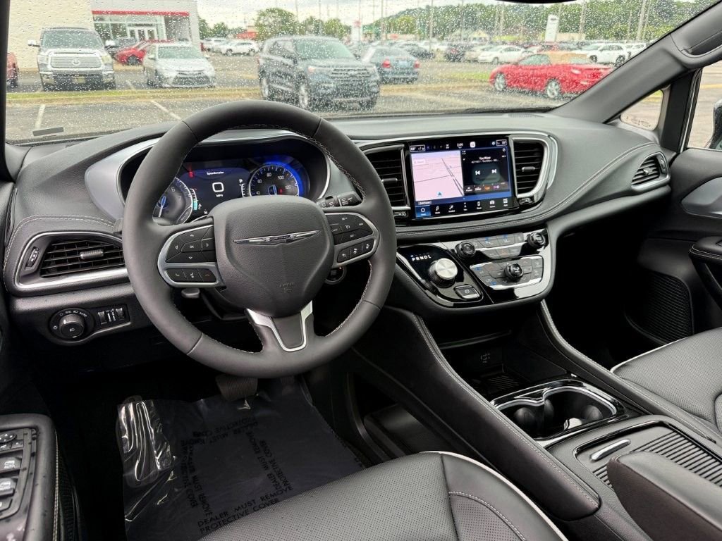 Used 2026 White Chrysler Limited image 19