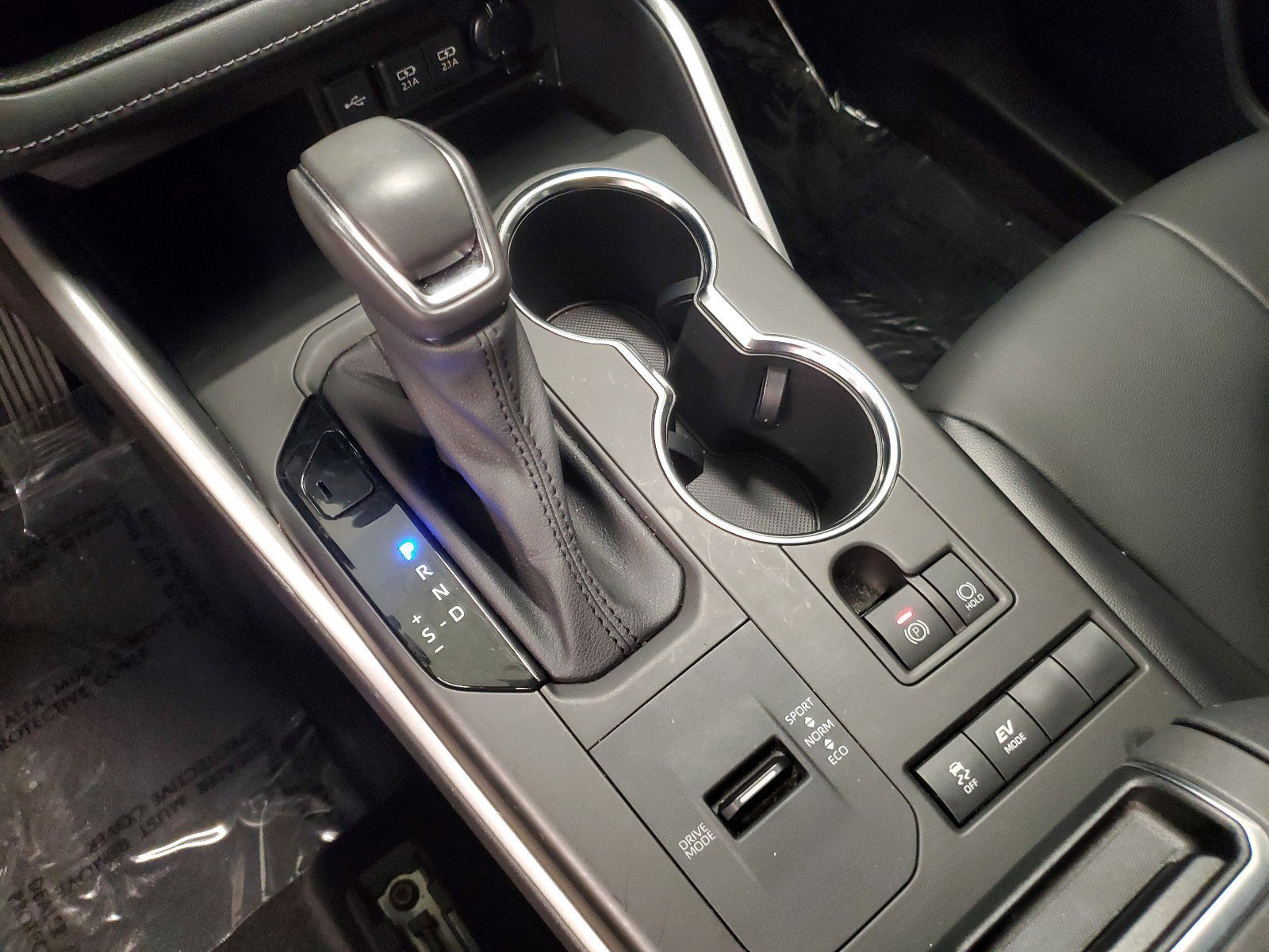 Used 2021 Blizzard Pearl Toyota Hybrid XLE image 32