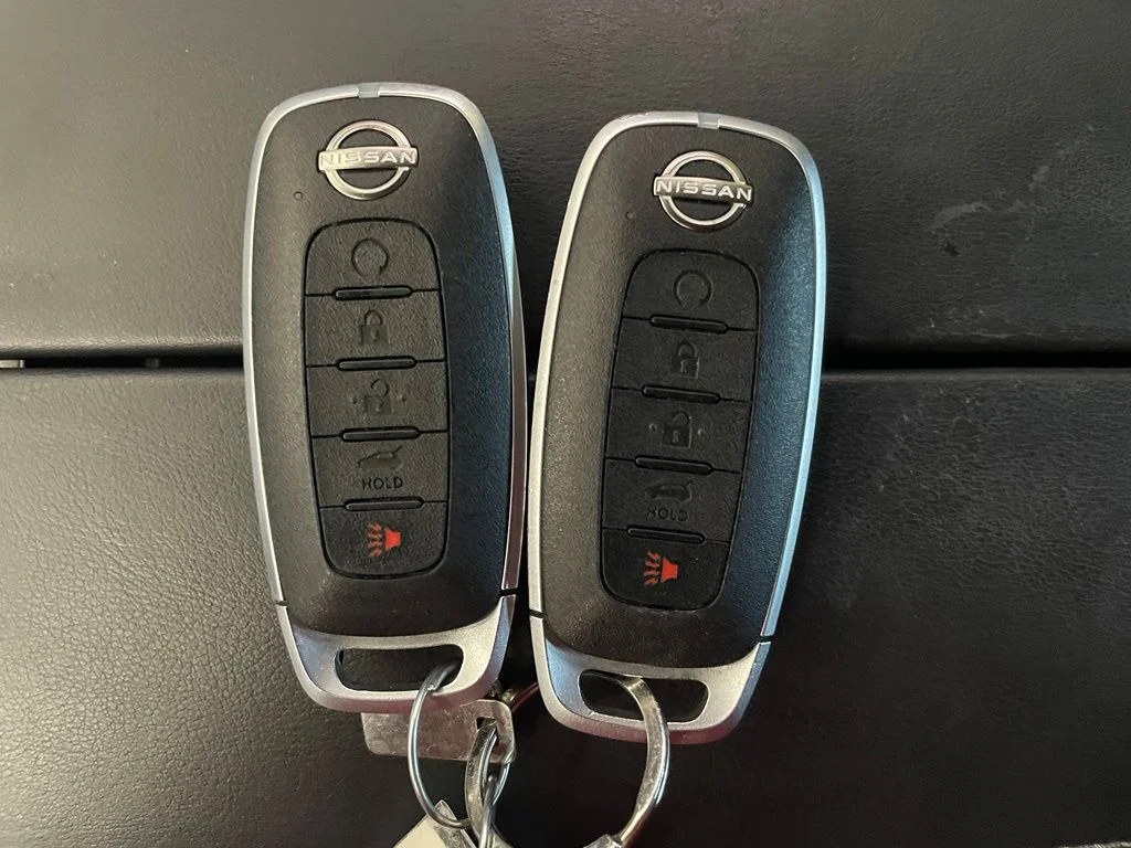 Used 2023 Blue Nissan Platinum image 18