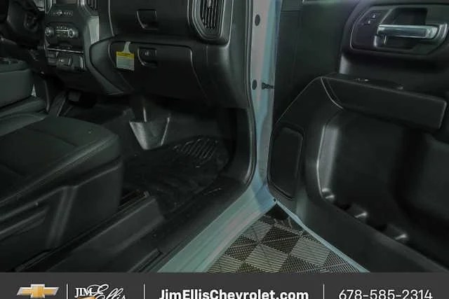 New 2026 Summit White Chevrolet WT image 19