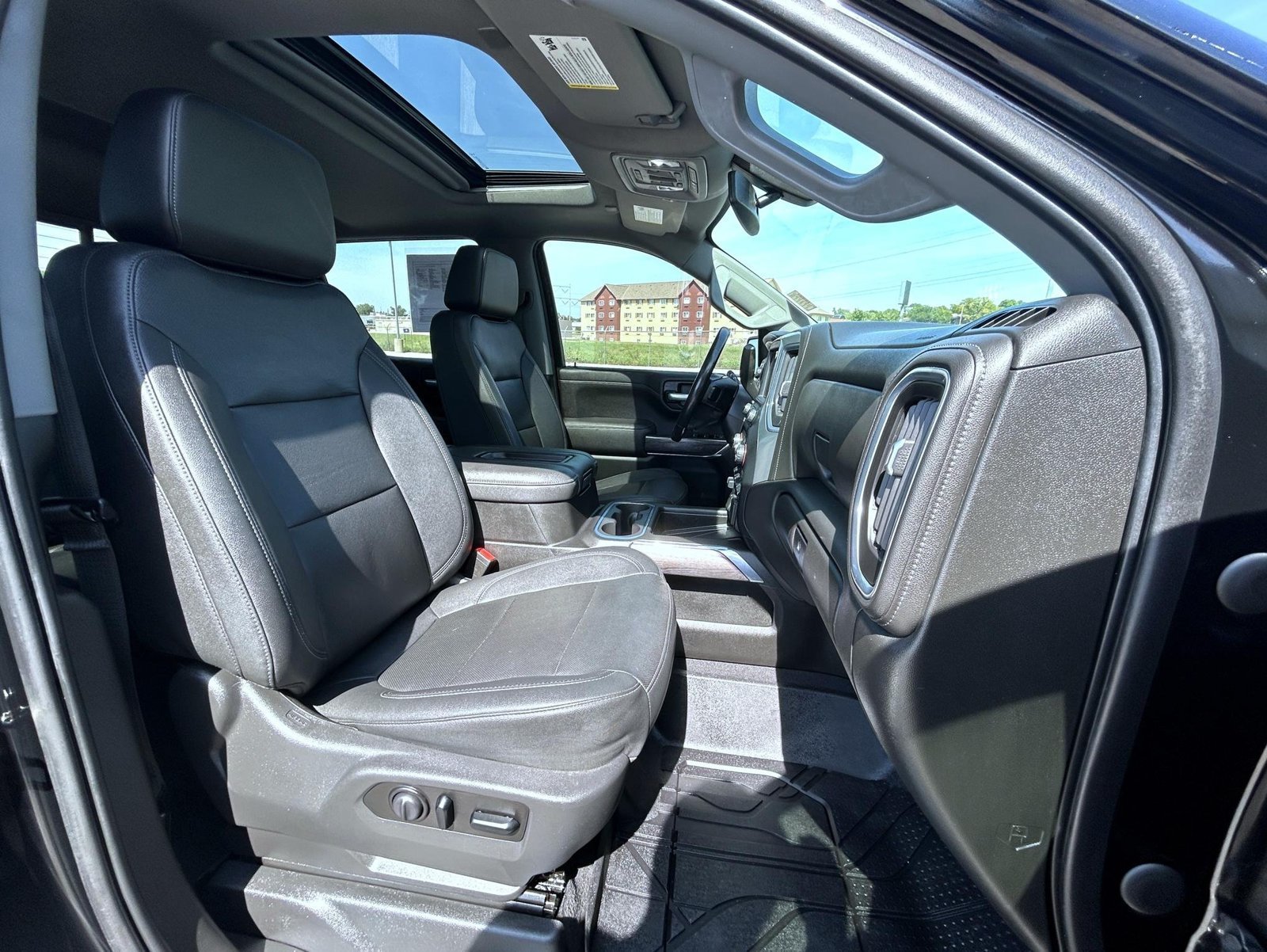 2021 Chevrolet Silverado 1500 LTZ - Photo 17