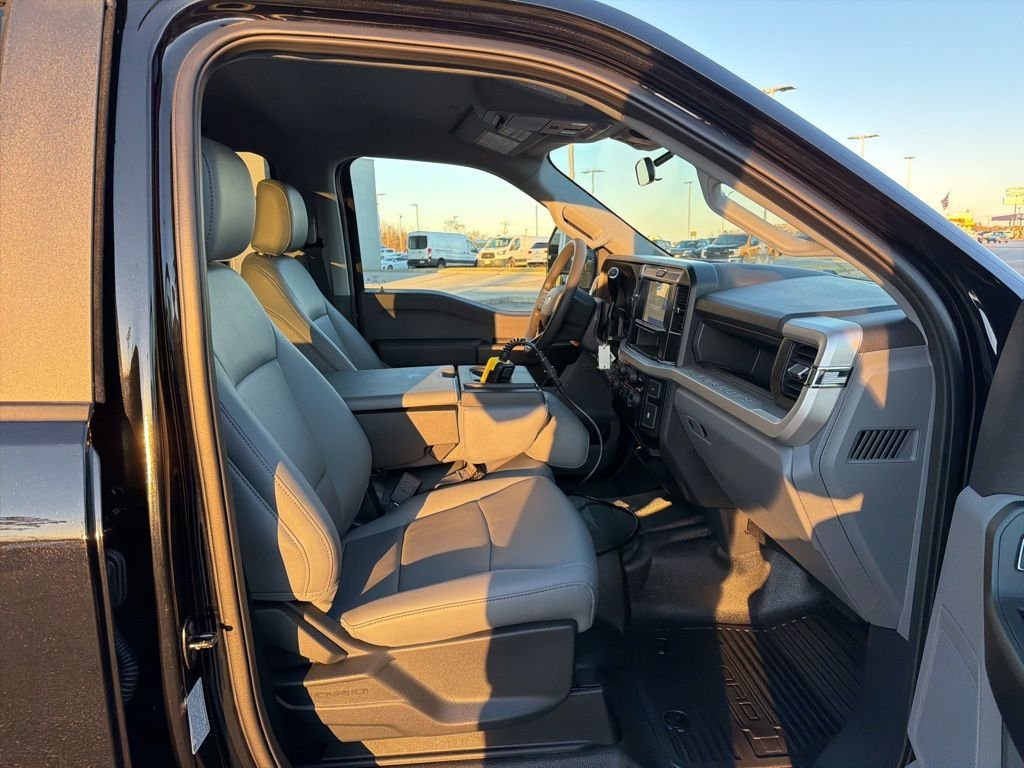 2026 Ford F-350 Super Duty Chassis Cab XL - Photo 22