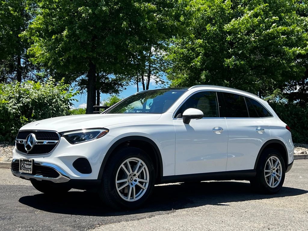 Certified Used 2023 White Mercedes-Benz GLC 300 image 1