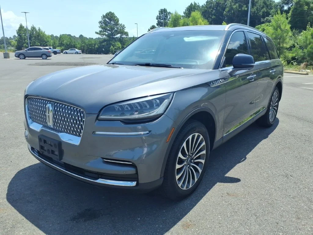 Used 2023 Gray Lincoln Reserve image 6