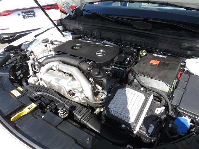 Certified Used 2025 Polar White Mercedes-Benz GLB 250 image 7