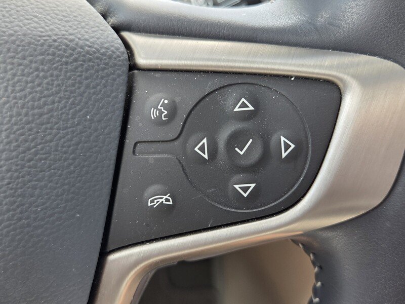 Used 2022 White Frost GMC AWD 4DR DENALI image 32