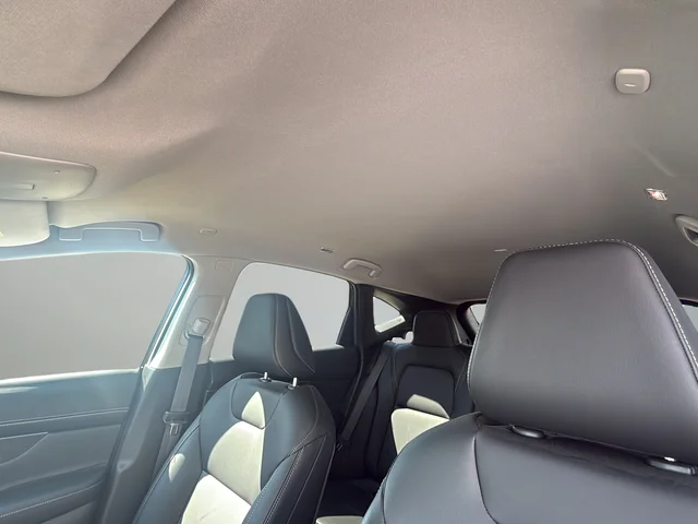 Used 2025 White Nissan SV image 19