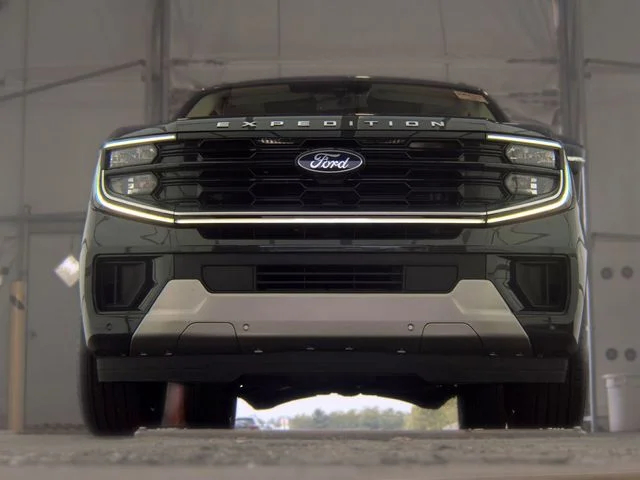 Used 2025 Gray Ford Platinum image 3