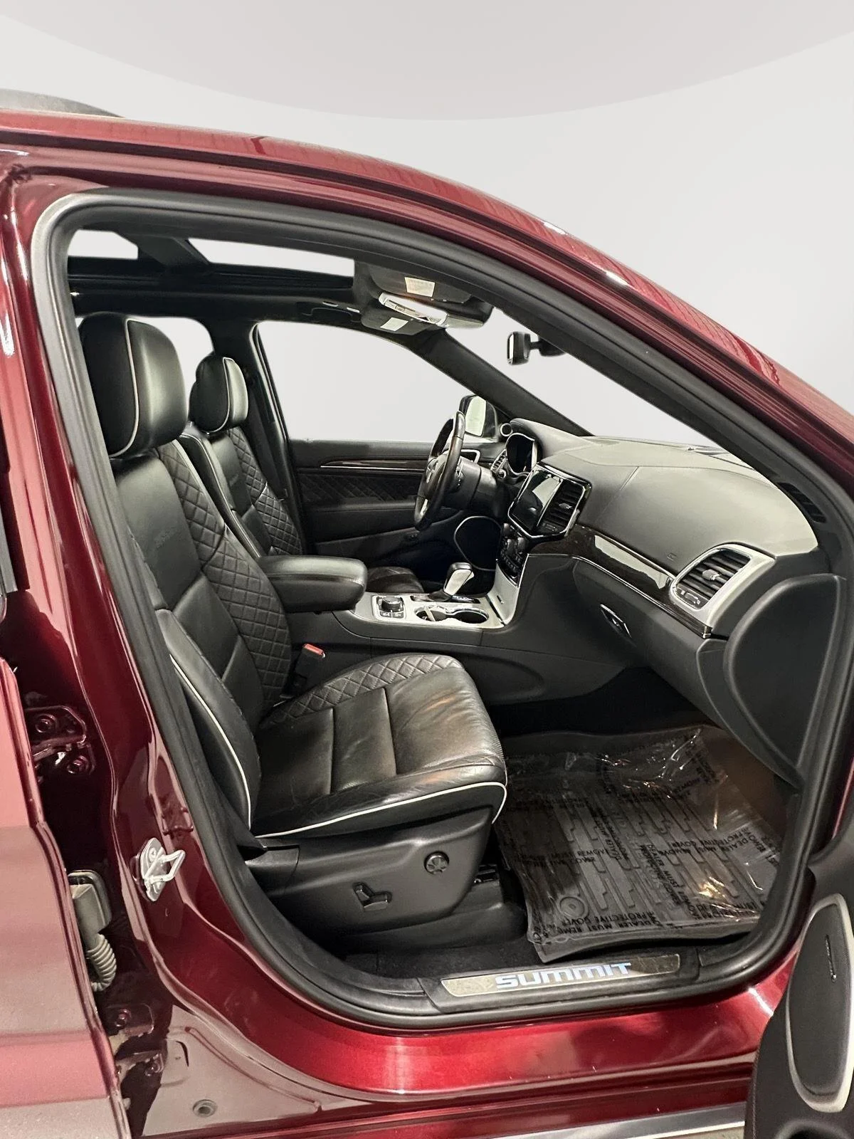 Used 2019 Velvet Red Pearlcoat Jeep Summit image 25