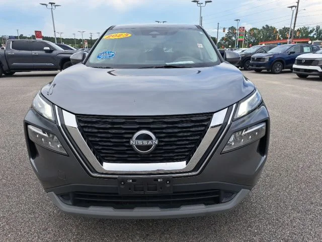 Used 2023 Gray Nissan SV image 3