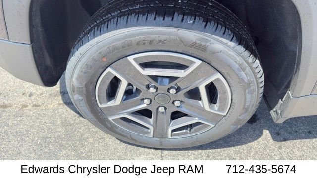 New 2026 Diamond Black Crystal Pearlcoat Jeep Laredo image 9