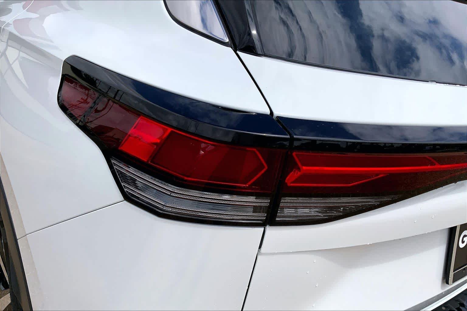 New 2026 Pure White Volkswagen SE image 14