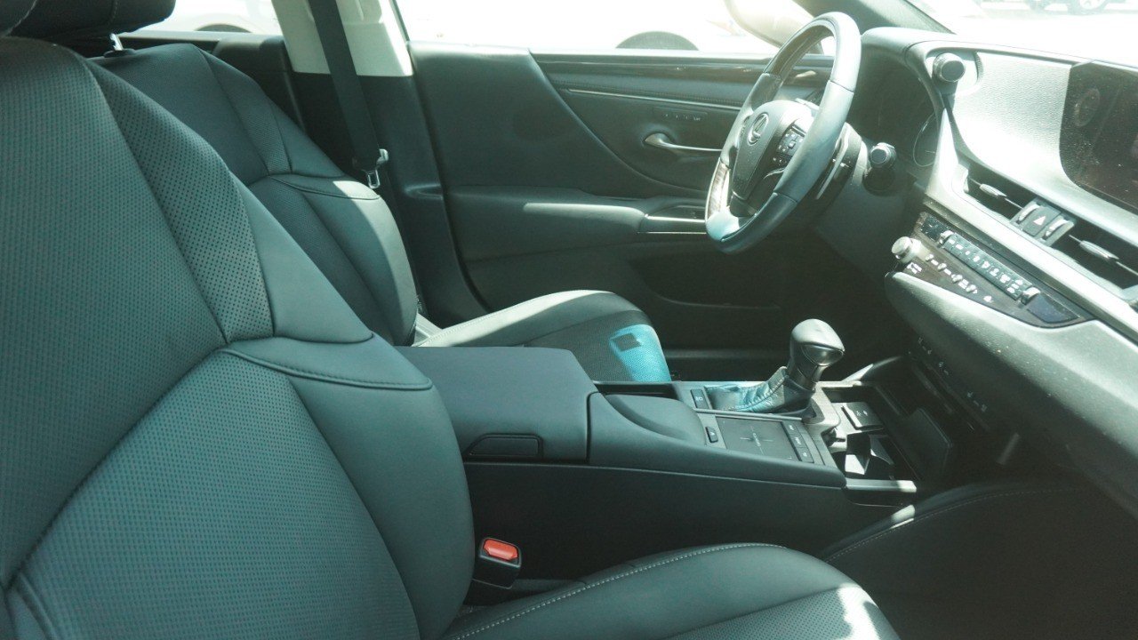 Certified Used 2021 White Lexus ES 350 image 10