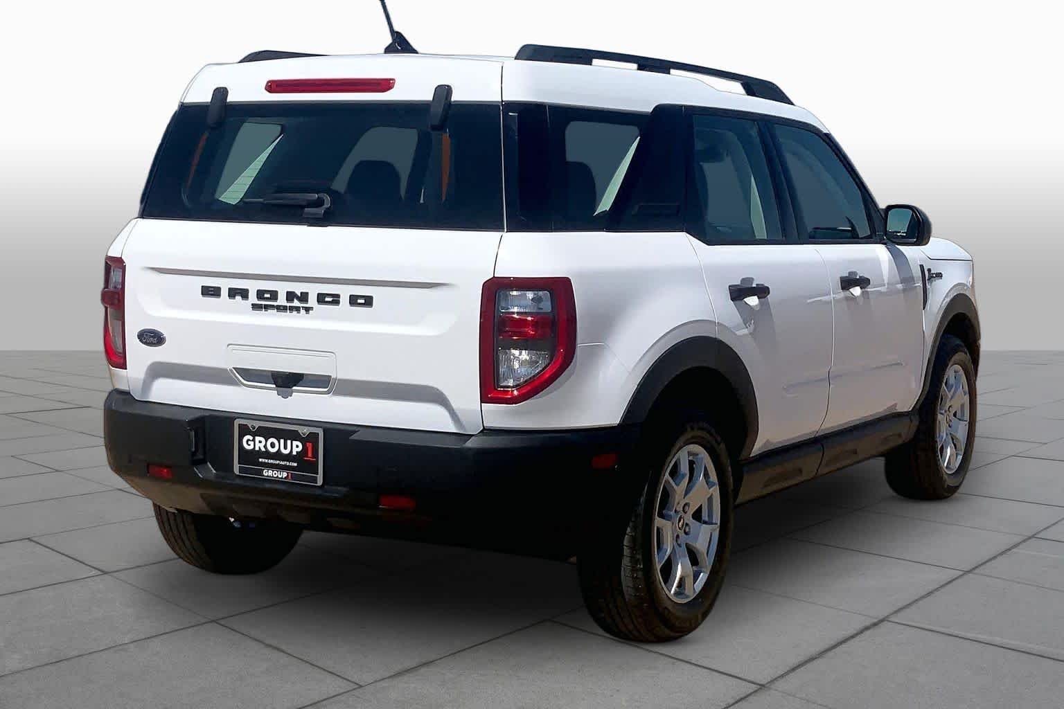 Used 2022 Oxford White Ford Base image 13