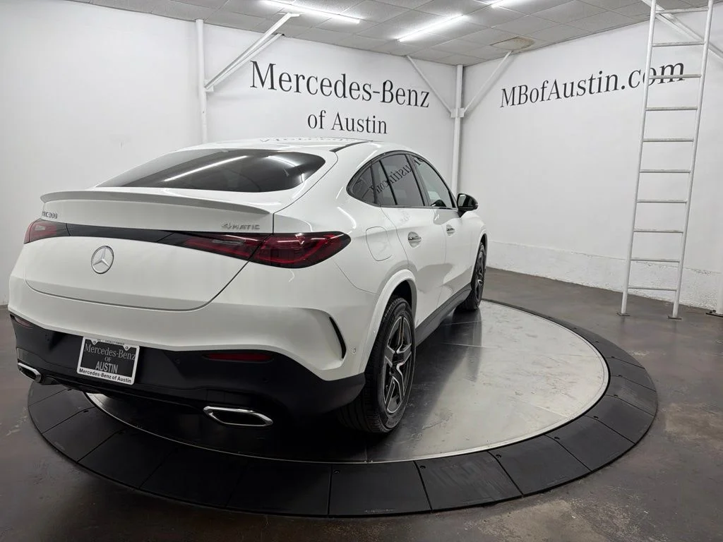 New 2027 White Mercedes-Benz GLC 300 image 7