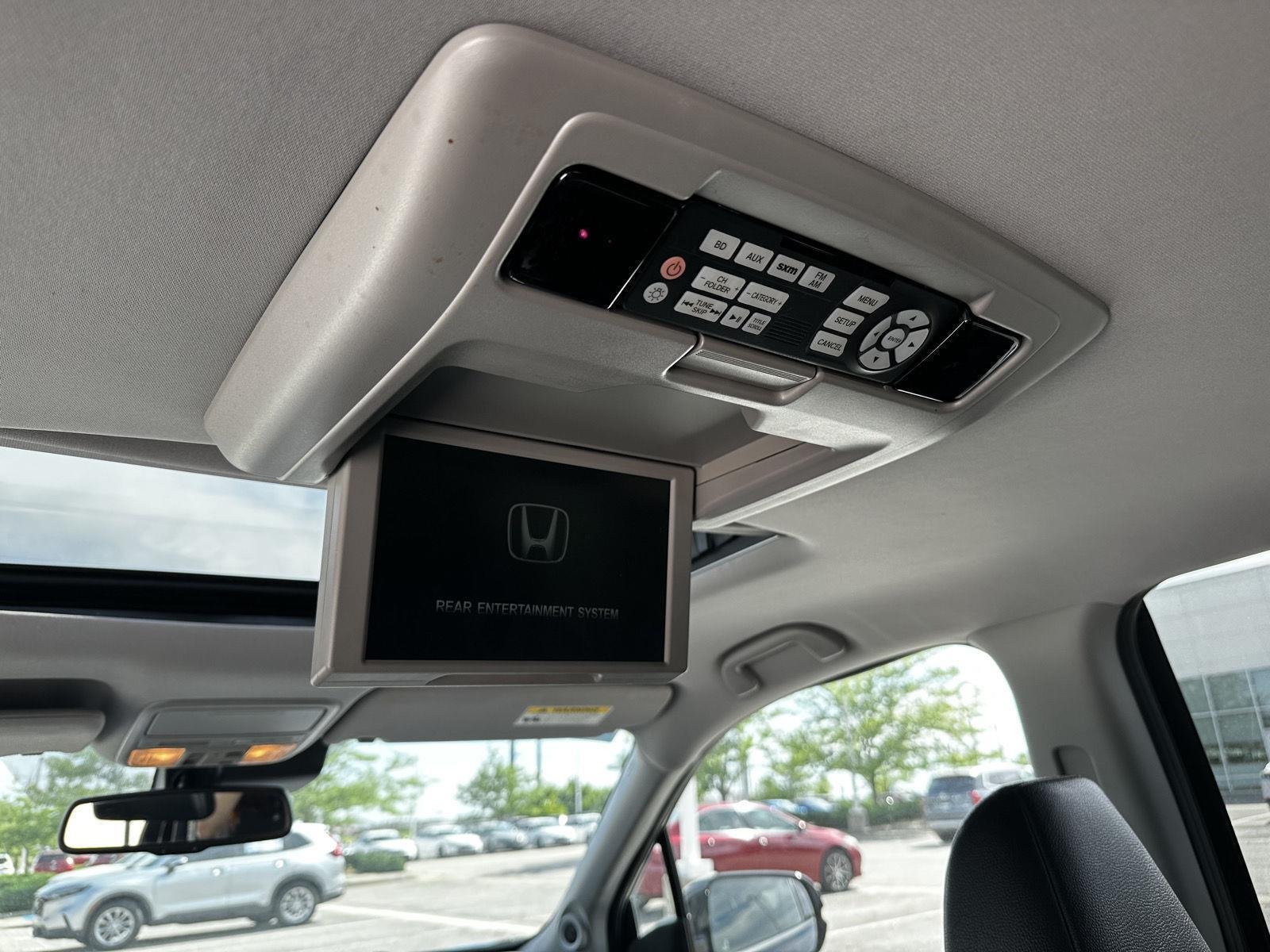 Used 2017 Crystal Black Pearl Honda Touring image 32