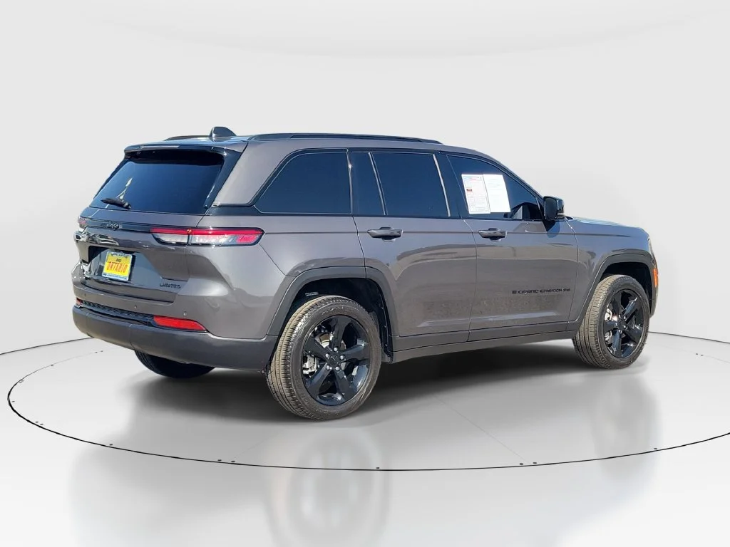 Certified Used 2025 Gray Jeep Limited image 3