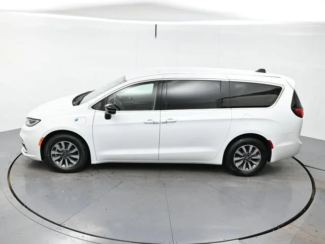 Used 2024 Bright White Clea Chrysler Hybrid Select image 35