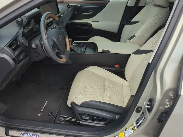 Used 2025 Beige Lexus 300h Luxury image 5