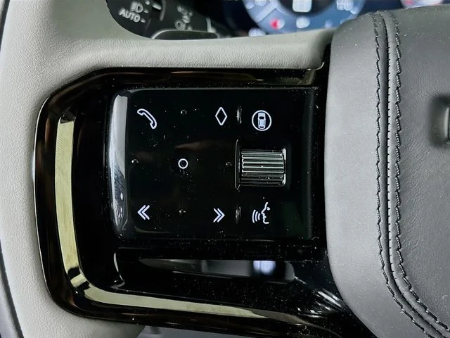New 2026 Green Land Rover Dynamic SE image 10