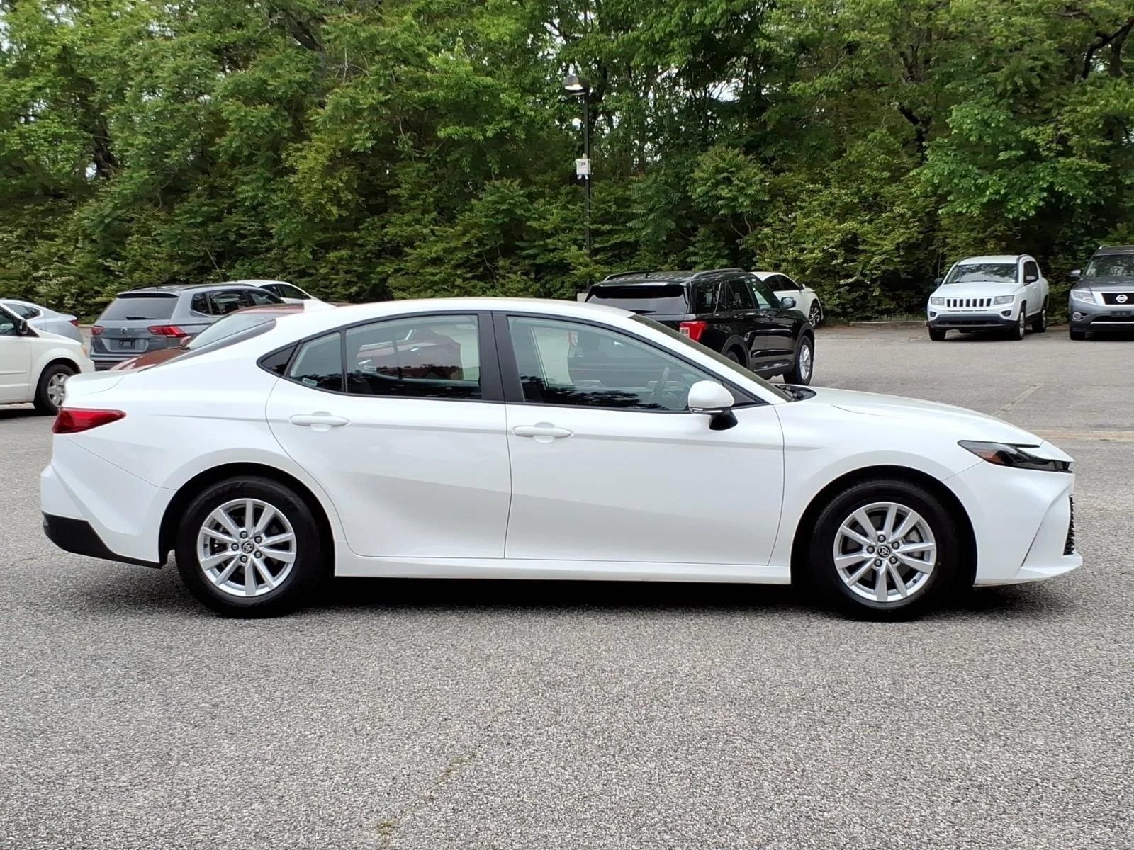 Used 2025 Ice Cap Toyota LE image 6
