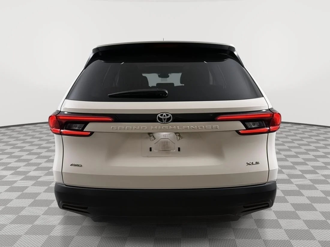 Used 2024 Coastal Cream Toyota XLE image 13