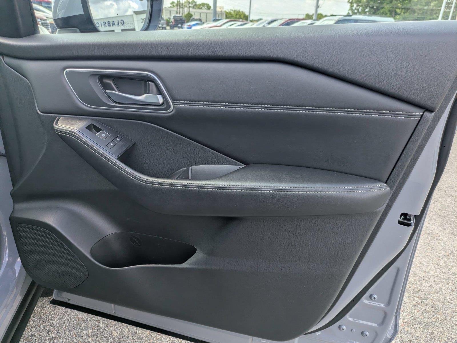 Used 2024 Boulder Gray Pearl Nissan Platinum image 33