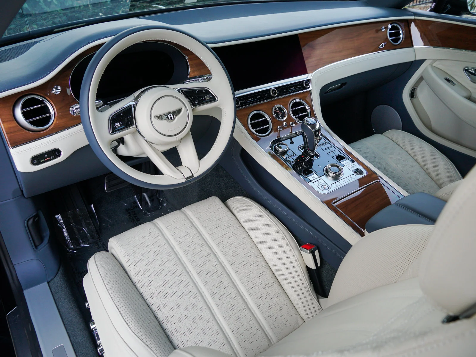 New 2026 Dark Sapphire Bentley GTC S image 17