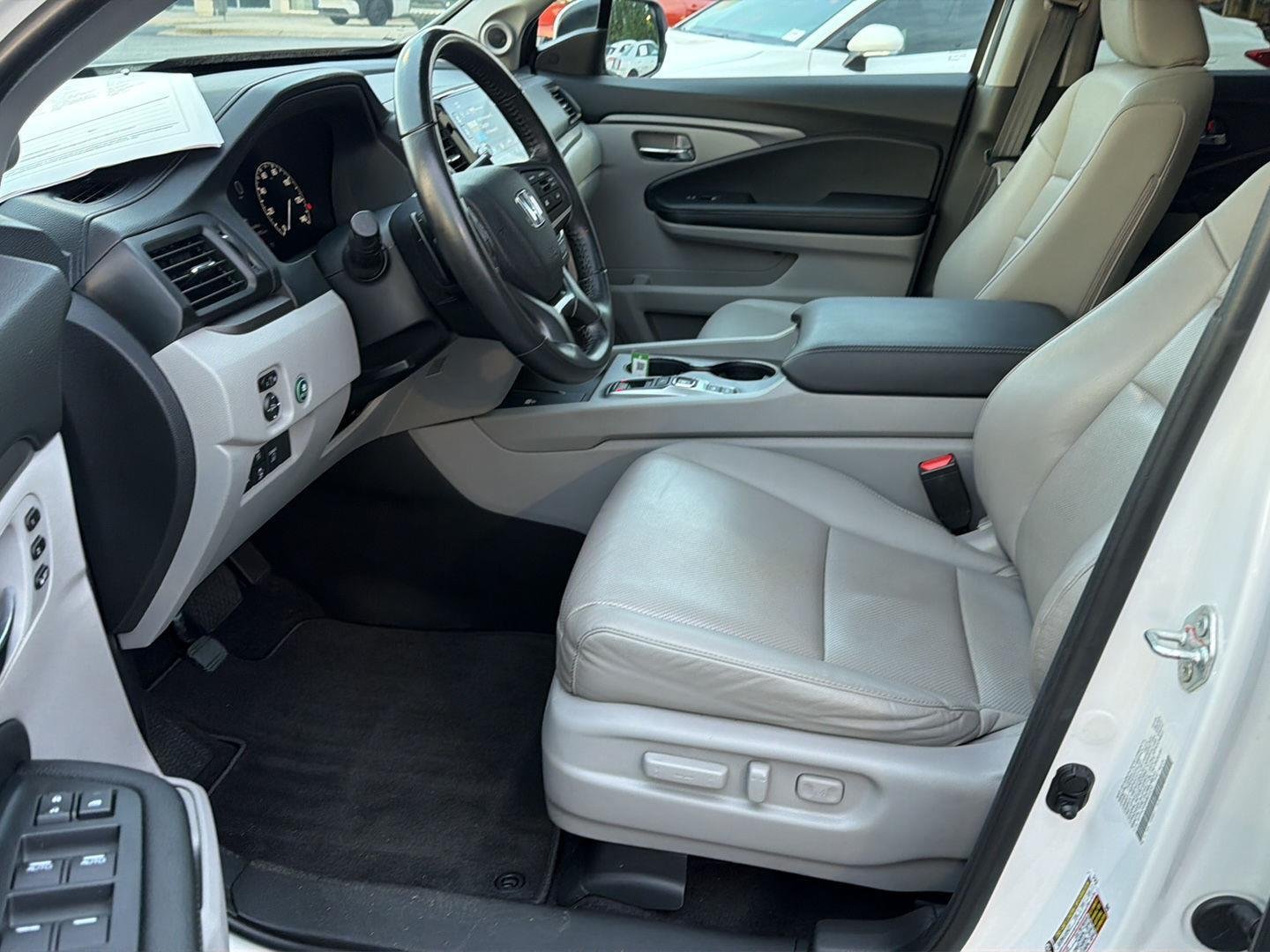 Used 2024 Platinum White Pearl Honda RTL image 10