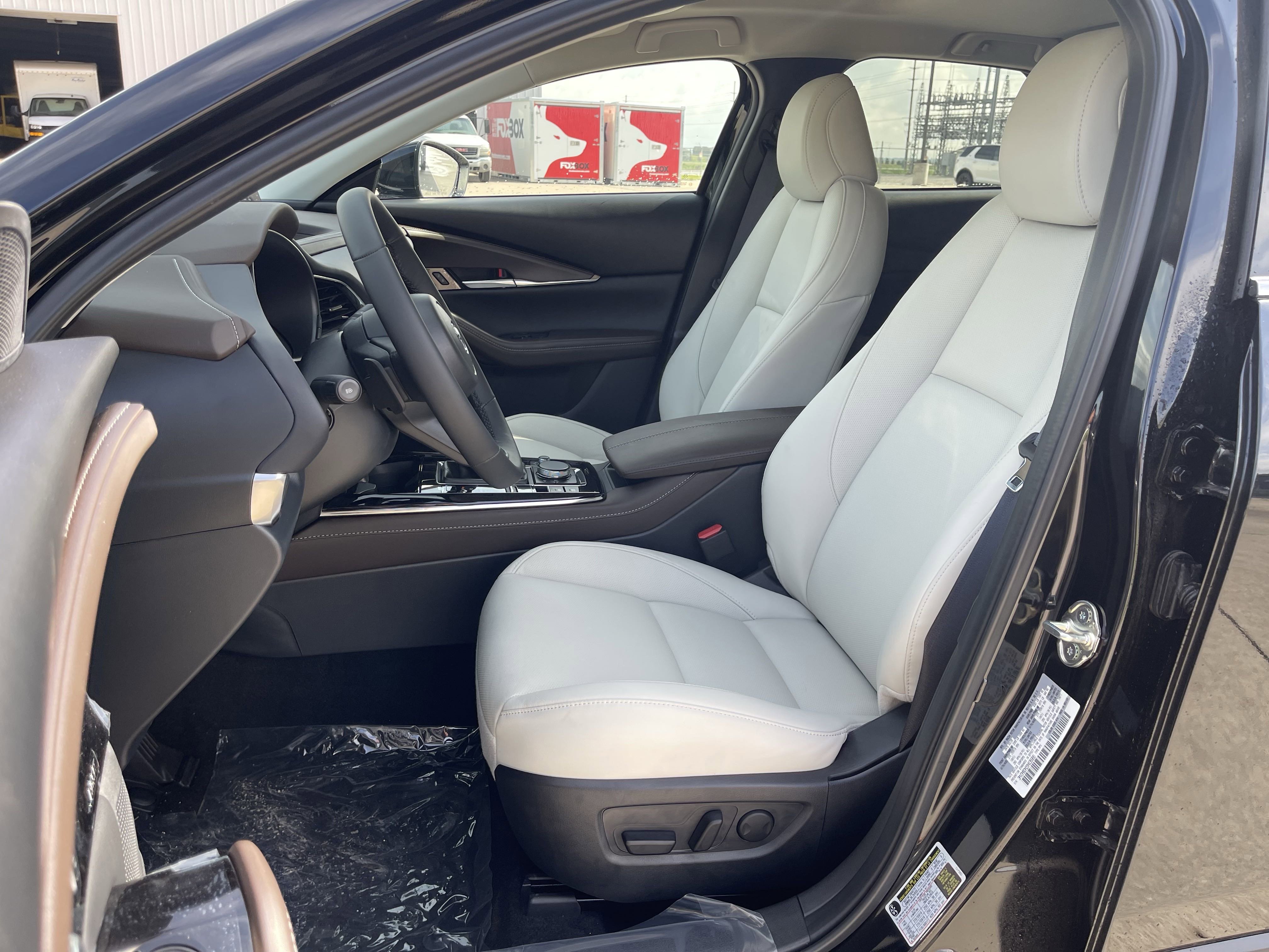 2025 Mazda CX-30 Premium - Photo 8