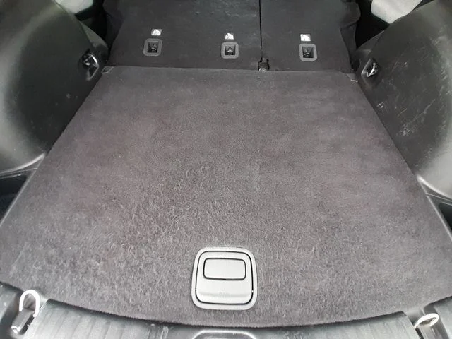 Used 2024 White Jeep Latitude image 43