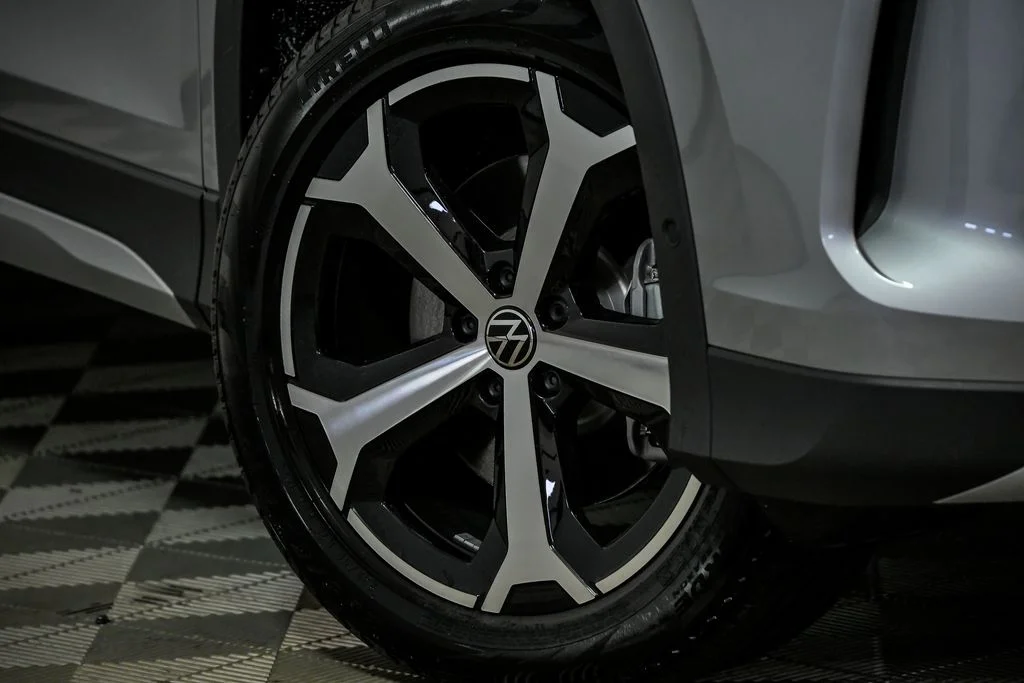 New 2026 Silver Volkswagen 2.0T SE image 3